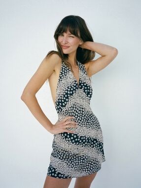 green emerald velvet dress TEXTURED HALTER NECK PLEATED MINI DRESS – Sweet Chilling main image 0